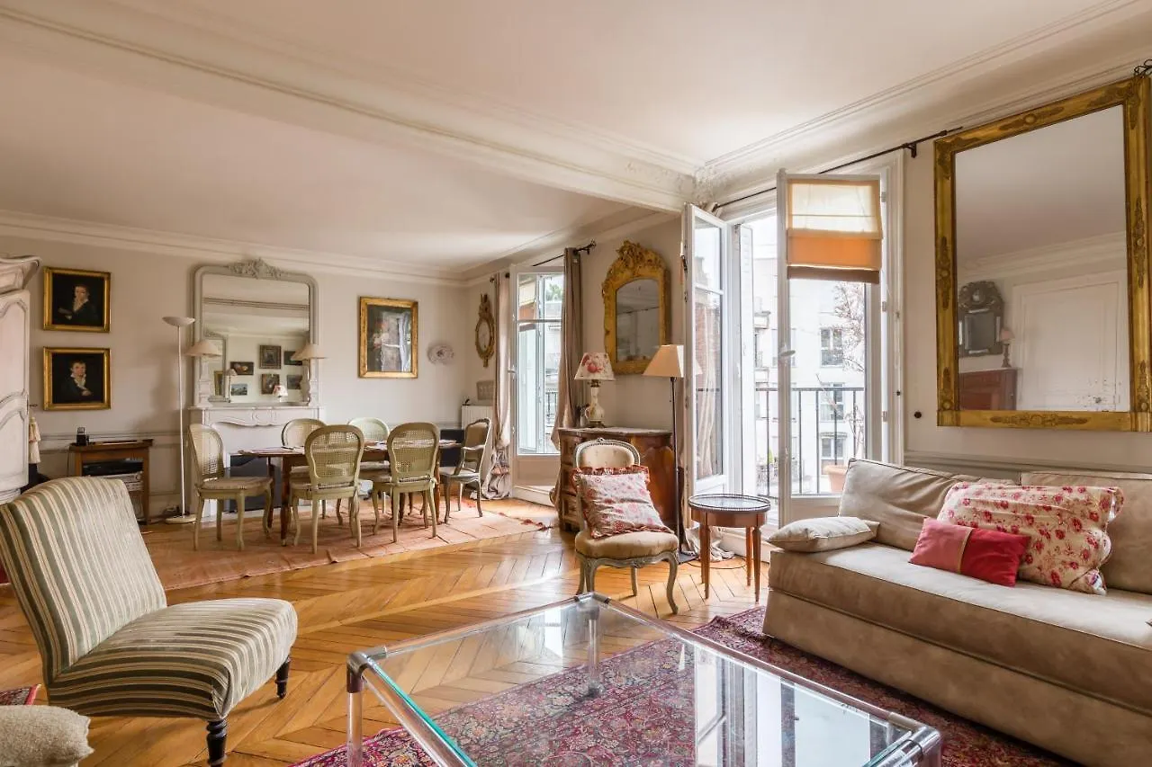 Veeve - Charming Mirabeau Apartment Paris