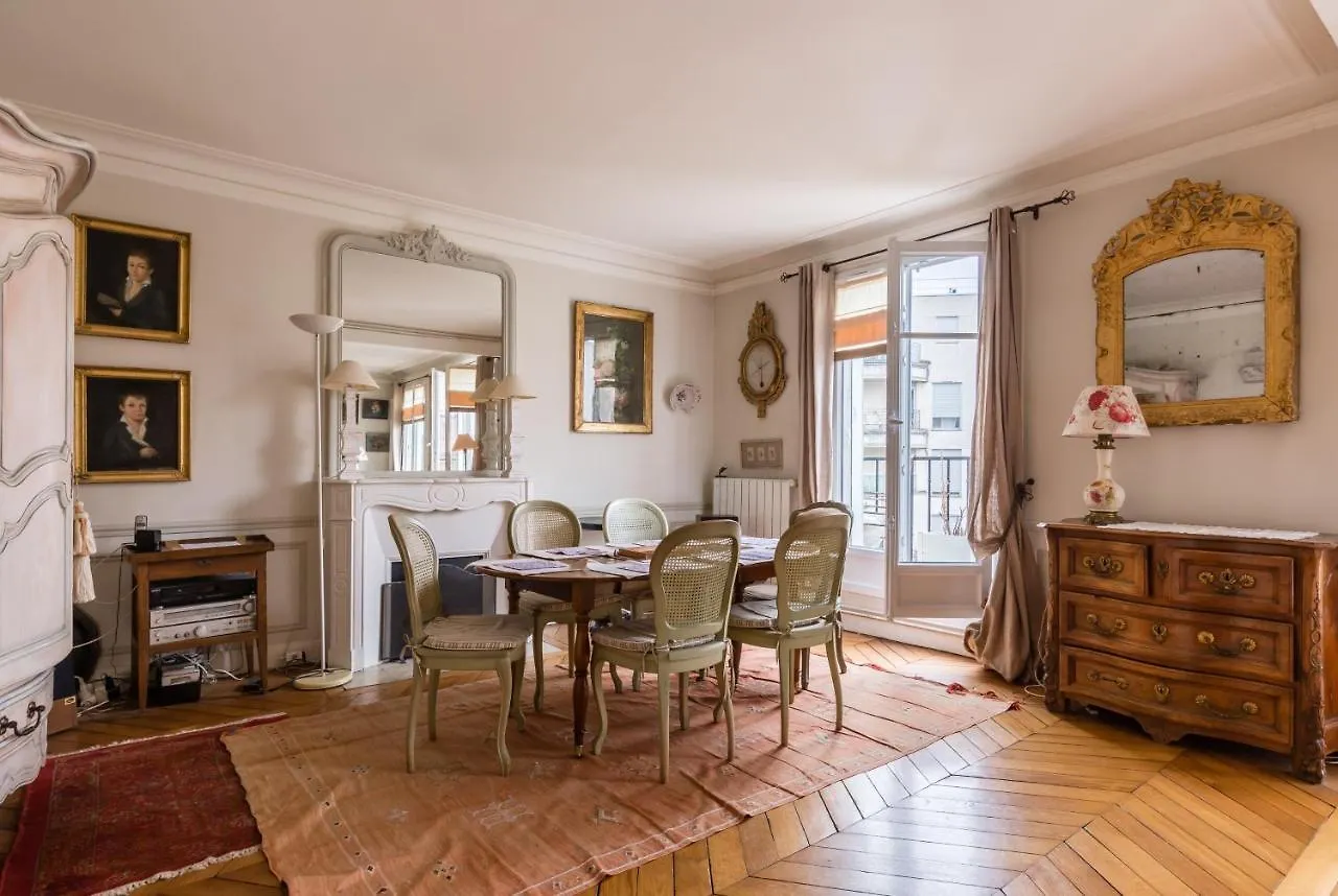 Veeve - Charming Mirabeau Apartment Paris 0*,  France