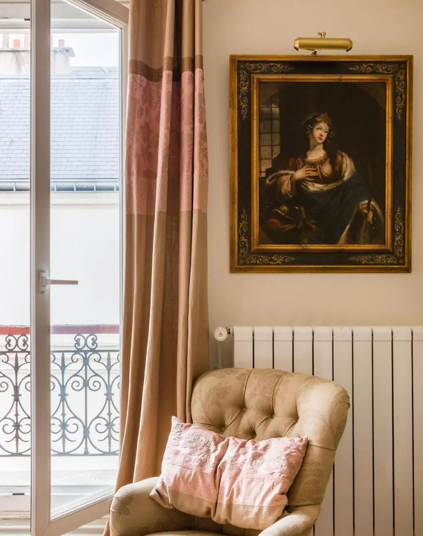Veeve - Charming Mirabeau Apartment Paris 0*,