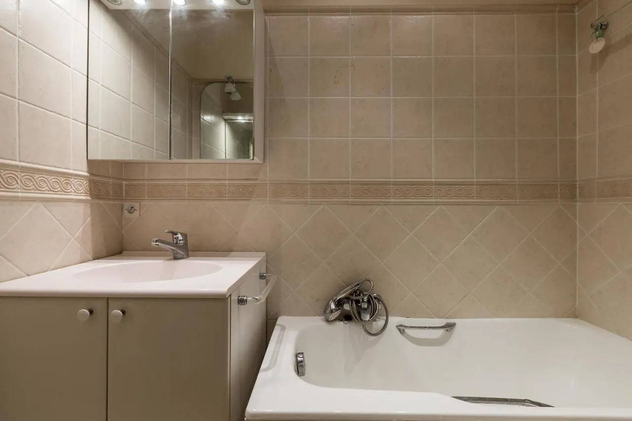 Veeve - Charming Mirabeau Apartment Paris France